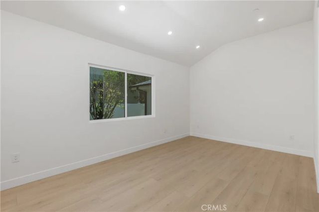 19041 Schoenborn, Northridge, CA 91324