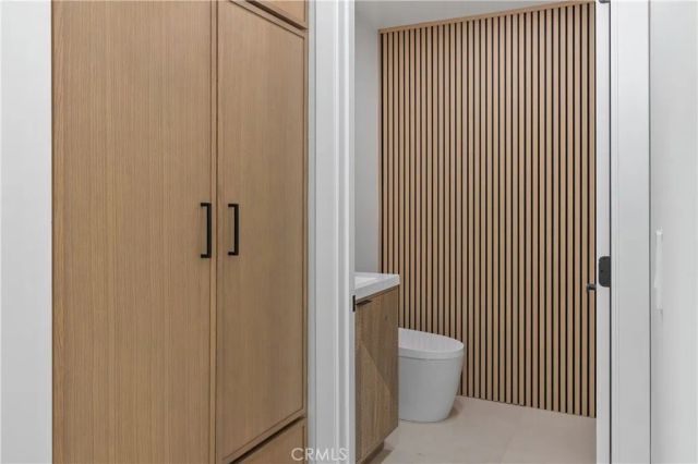 19041 Schoenborn, Northridge, CA 91324