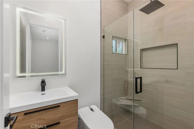 19041 Schoenborn, Northridge, CA 91324