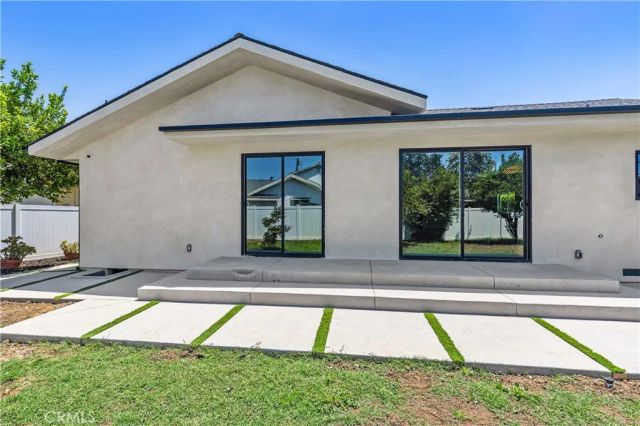 19041 Schoenborn, Northridge, CA 91324