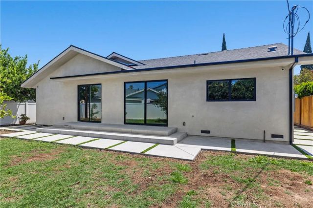 19041 Schoenborn, Northridge, CA 91324