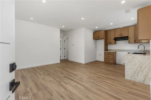 19041 Schoenborn, Northridge, CA 91324