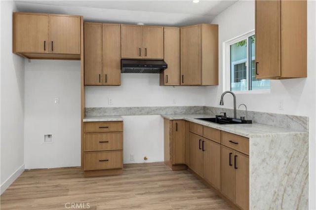 19041 Schoenborn, Northridge, CA 91324