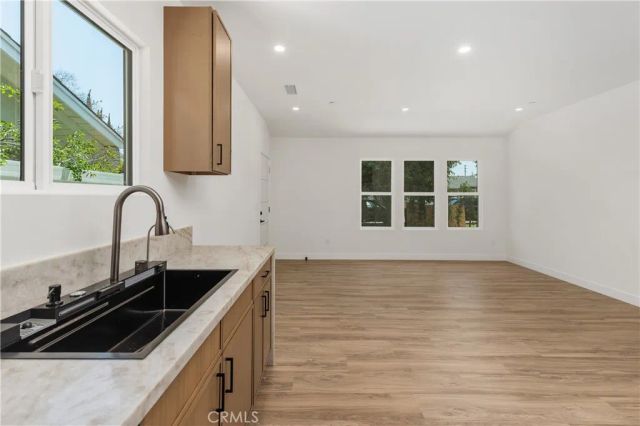 19041 Schoenborn, Northridge, CA 91324