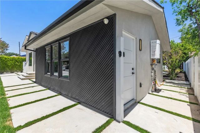 19041 Schoenborn, Northridge, CA 91324