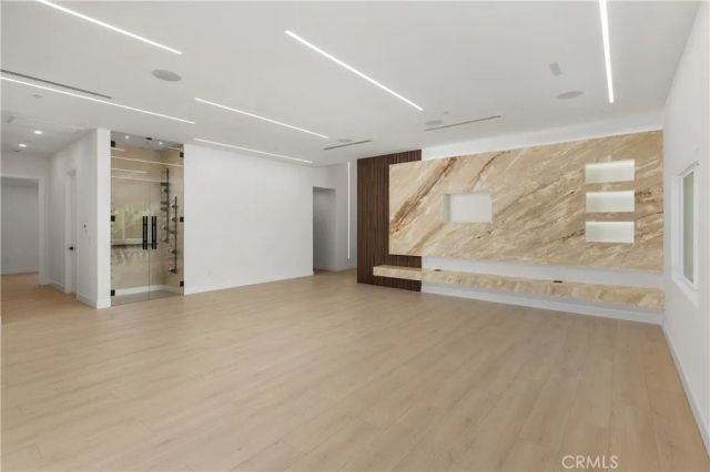 19041 Schoenborn, Northridge, CA 91324