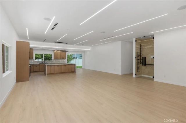 19041 Schoenborn, Northridge, CA 91324