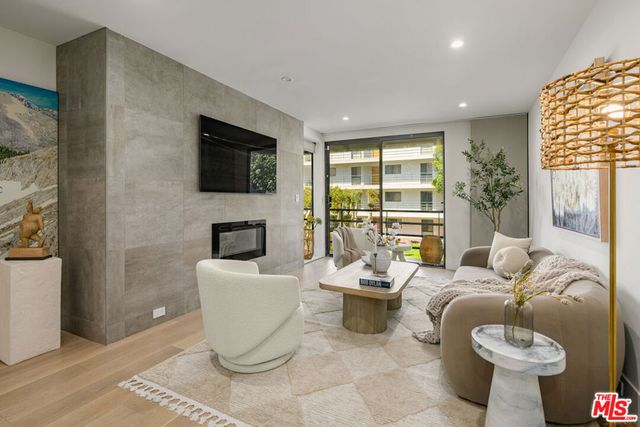 2940 Neilson Way 305, Santa Monica, CA 90405