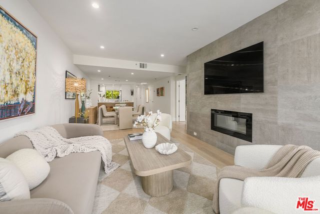 2940 Neilson Way 305, Santa Monica, CA 90405