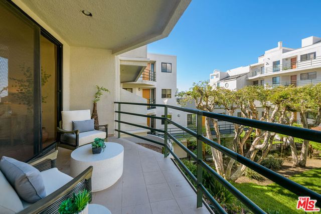 2940 Neilson Way 305, Santa Monica, CA 90405