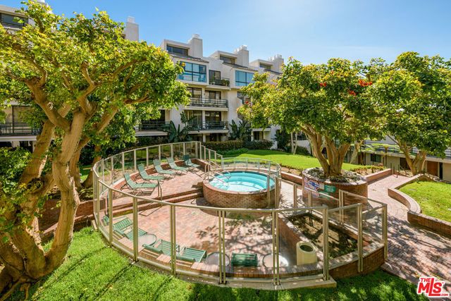 2940 Neilson Way 305, Santa Monica, CA 90405