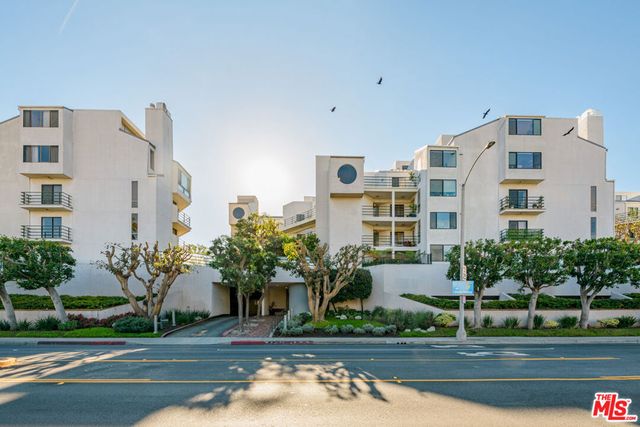 2940 Neilson Way 305, Santa Monica, CA 90405