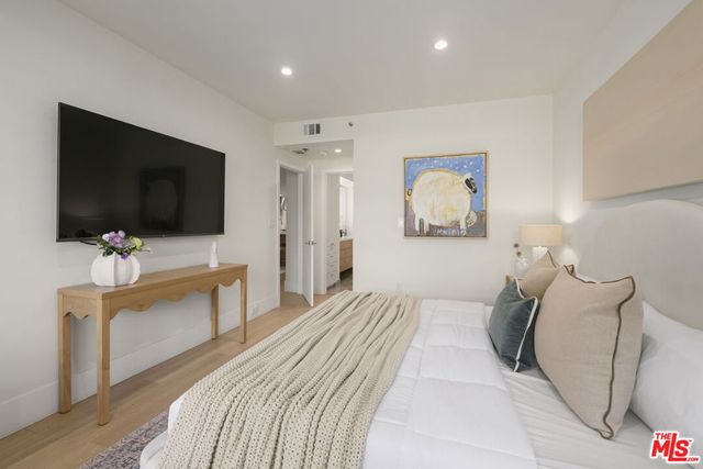 2940 Neilson Way 305, Santa Monica, CA 90405