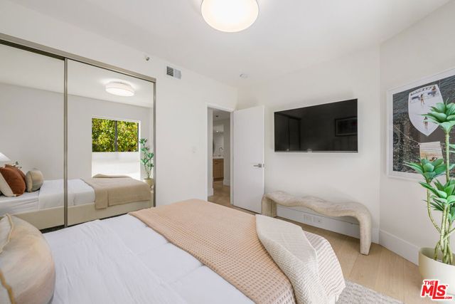 2940 Neilson Way 305, Santa Monica, CA 90405