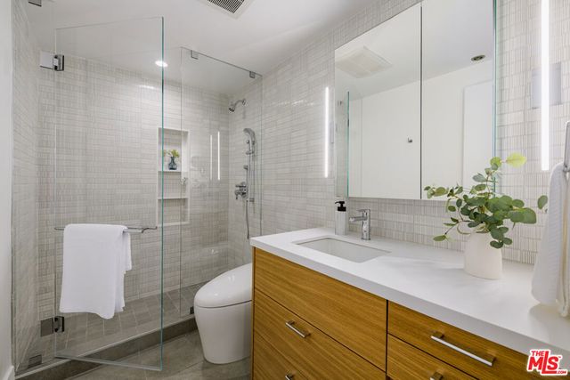 2940 Neilson Way 305, Santa Monica, CA 90405