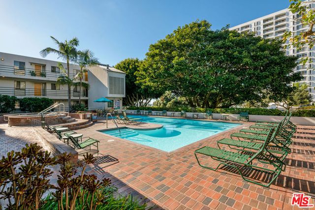 2940 Neilson Way 305, Santa Monica, CA 90405