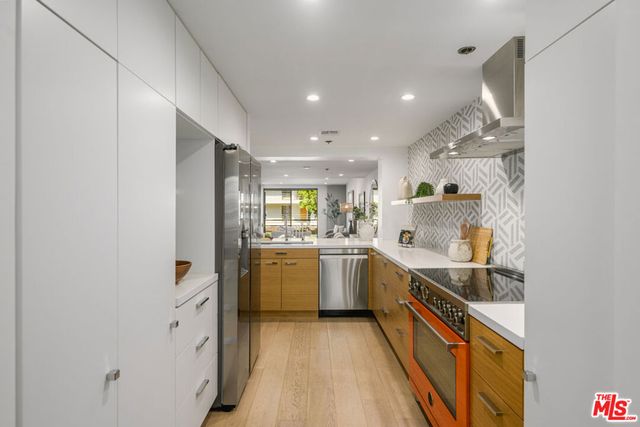 2940 Neilson Way 305, Santa Monica, CA 90405