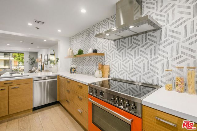 2940 Neilson Way 305, Santa Monica, CA 90405