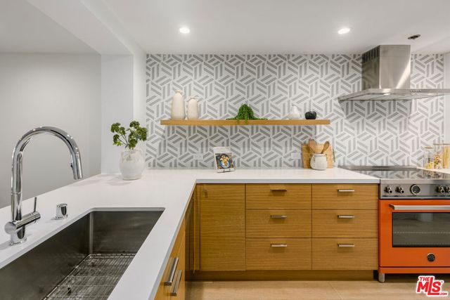 2940 Neilson Way 305, Santa Monica, CA 90405