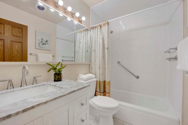 1850 N CLARK Street 703, Chicago, IL 60614