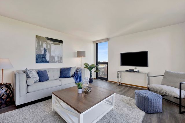 1850 N CLARK Street 703, Chicago, IL 60614