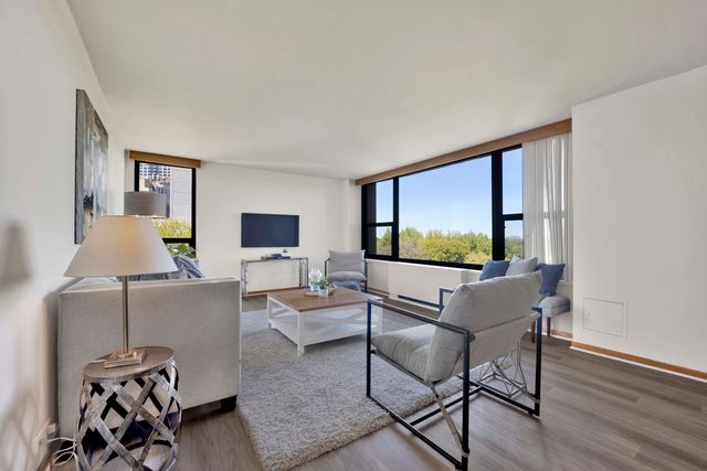 1850 N CLARK Street 703, Chicago, IL 60614