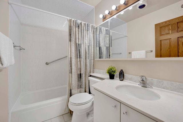 1850 N CLARK Street 703, Chicago, IL 60614