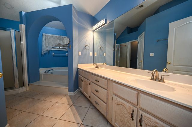 6813 BRAYBOURNE MAIN DR, Olive Branch, MS 38654