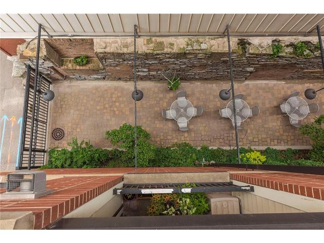 270 4th Street E 203, Saint Paul, MN 55101