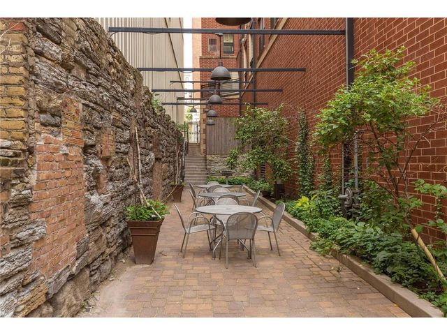 270 4th Street E 203, Saint Paul, MN 55101