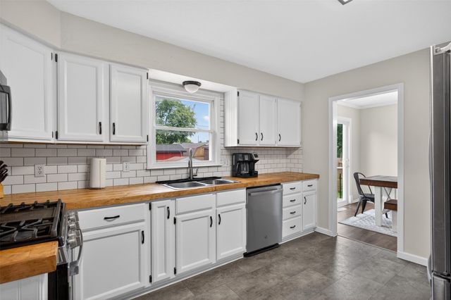 6672 NW 4th Court, Des Moines, IA 50313
