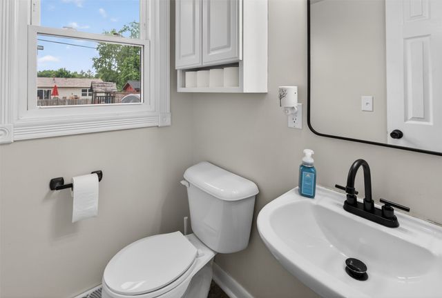 6672 NW 4th Court, Des Moines, IA 50313