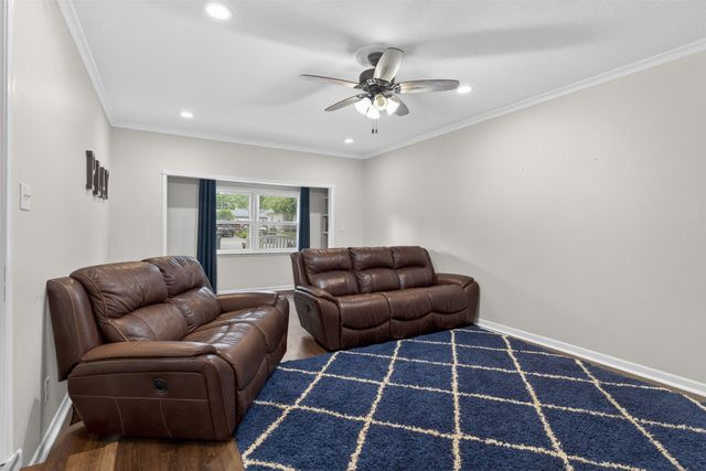 6672 NW 4th Court, Des Moines, IA 50313