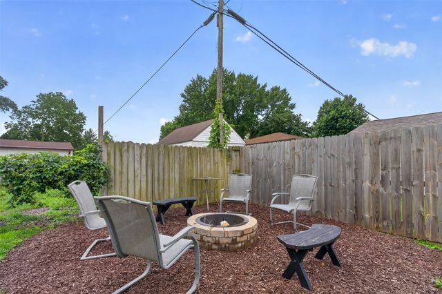 6672 NW 4th Court, Des Moines, IA 50313