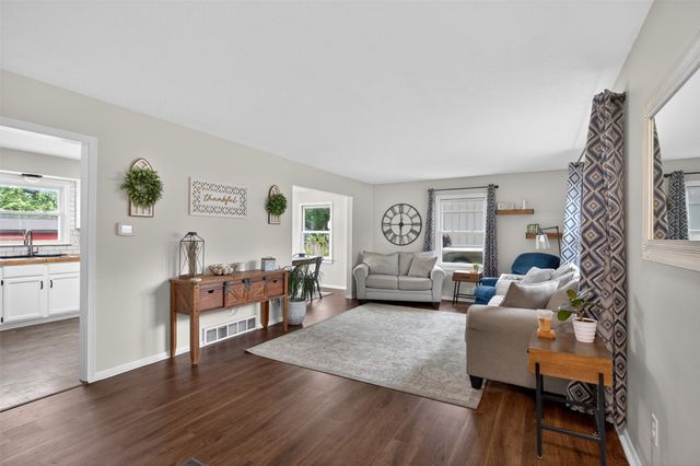 6672 NW 4th Court, Des Moines, IA 50313