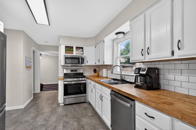 6672 NW 4th Court, Des Moines, IA 50313