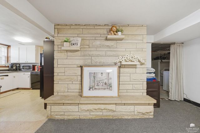 711 Midland, Manhattan, KS 66502