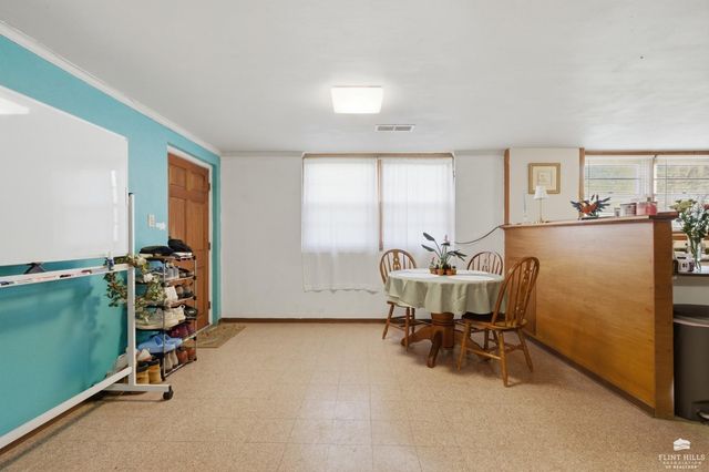 711 Midland, Manhattan, KS 66502