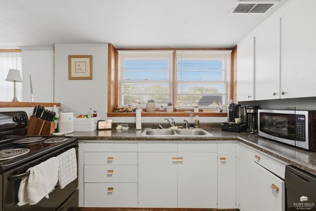 711 Midland, Manhattan, KS 66502