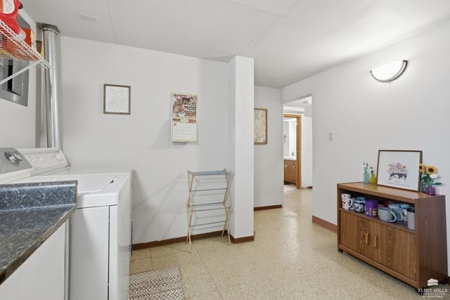 711 Midland, Manhattan, KS 66502