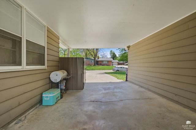 711 Midland, Manhattan, KS 66502