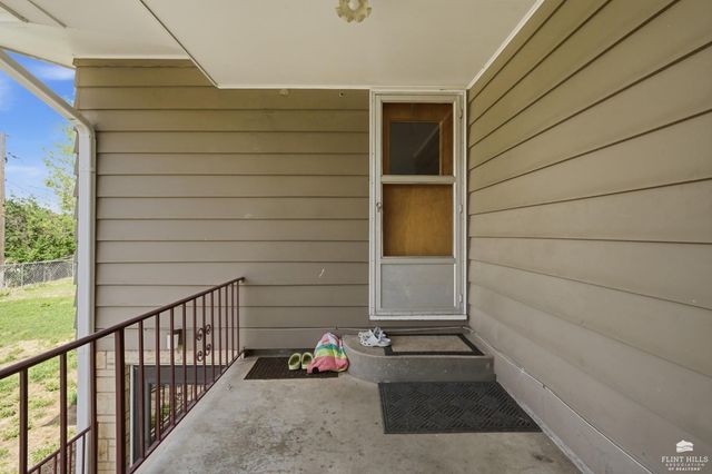 711 Midland, Manhattan, KS 66502