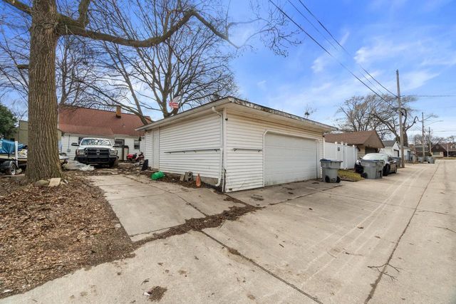 7208 W Nash STREET, Milwaukee, WI 53216