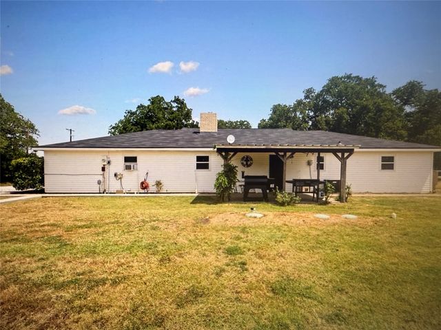 521 Wood, Axtell, TX 76624