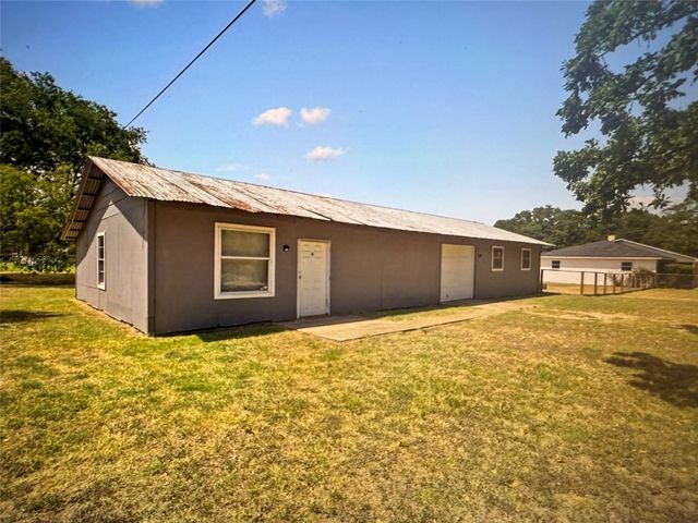 521 Wood, Axtell, TX 76624