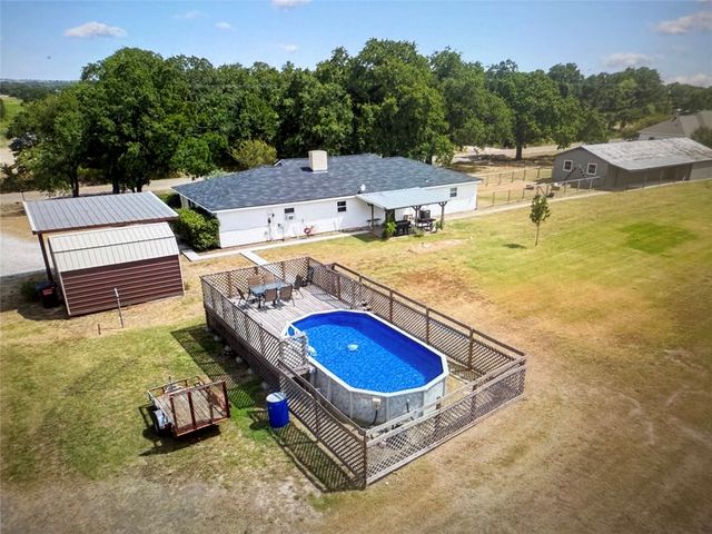 521 Wood, Axtell, TX 76624