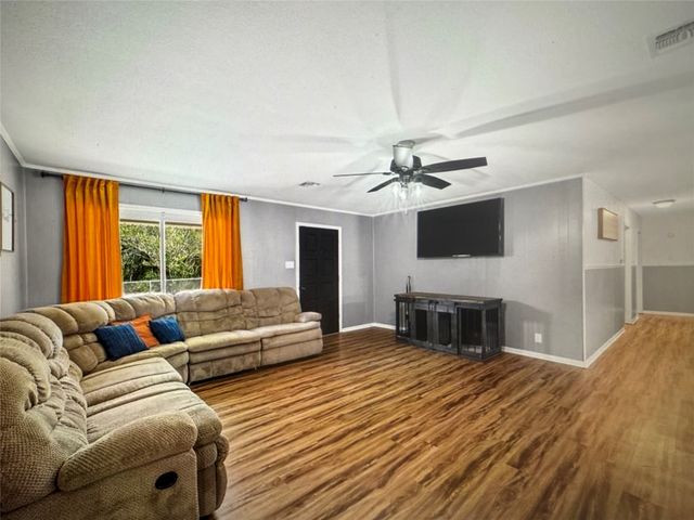 521 Wood, Axtell, TX 76624