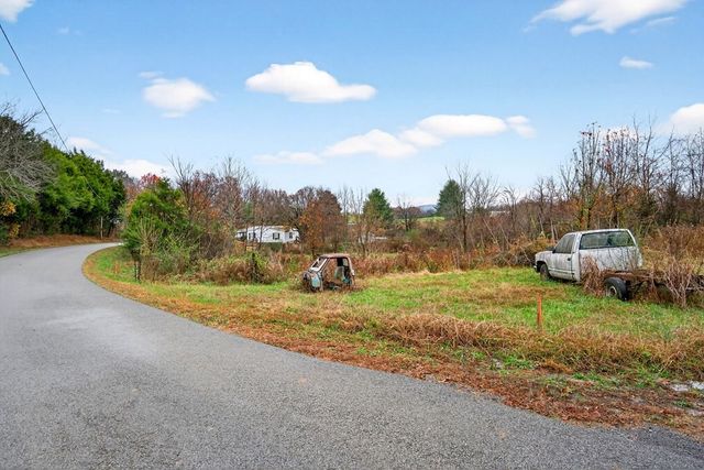 265 N Center Point Acres, Walling, TN 38587