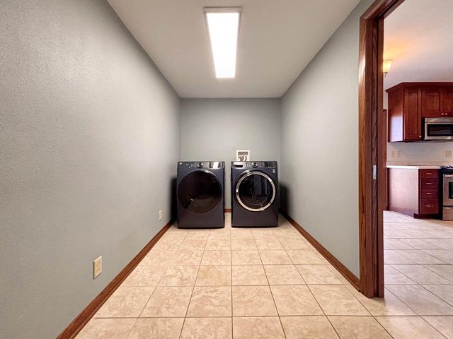 W270N198 Arrowhead TRAIL, Waukesha, WI 53188