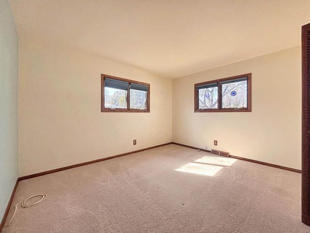 W270N198 Arrowhead TRAIL, Waukesha, WI 53188